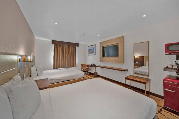 Baymont by Wyndham Anderson image 23