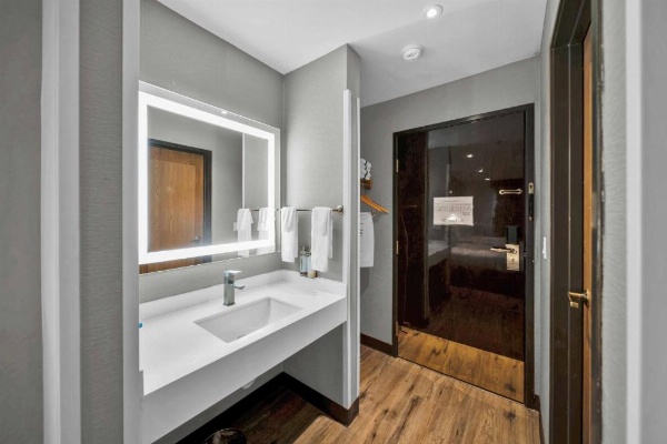 Baymont by Wyndham Anderson image 30
