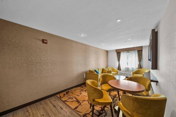 Baymont by Wyndham Anderson image 35