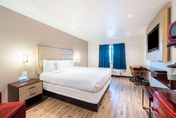 Baymont by Wyndham Anderson image 5